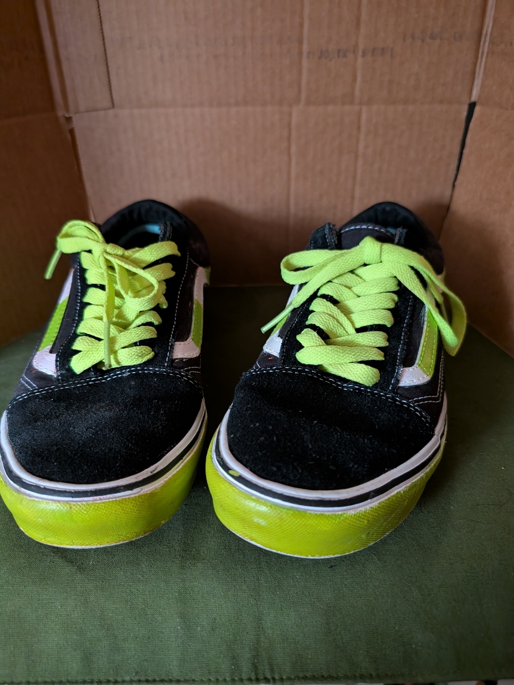 Men's Black and Neon Green Low-Top Skate Shoes